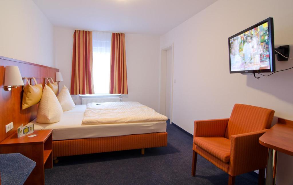 Hotel -Restaurant Taormina Birkenfeld  エクステリア 写真