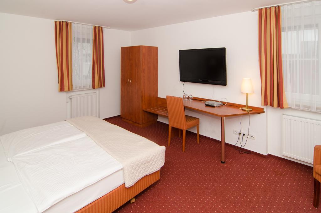 Hotel -Restaurant Taormina Birkenfeld  エクステリア 写真