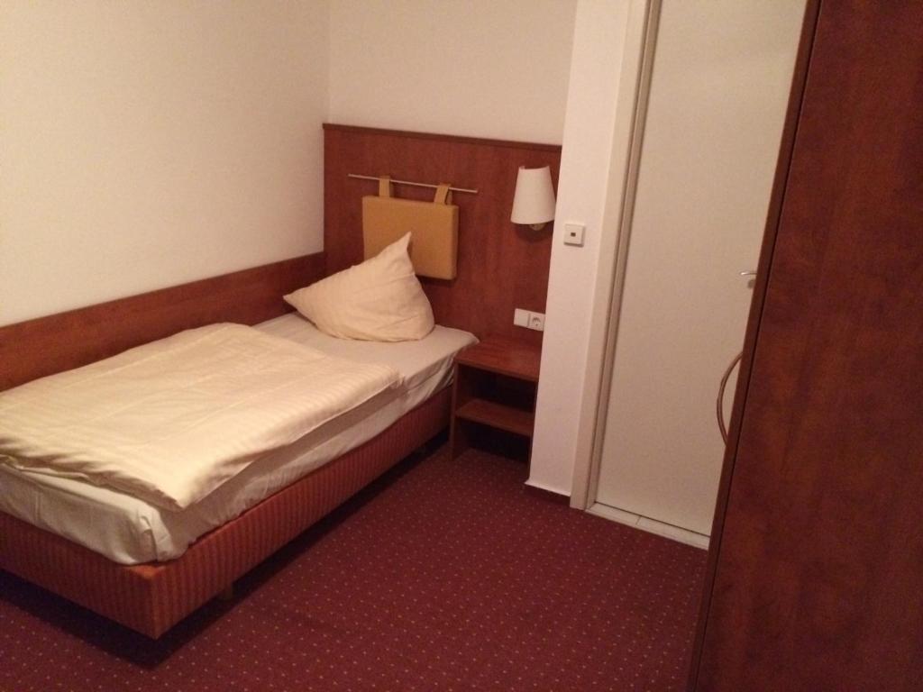 Hotel -Restaurant Taormina Birkenfeld  エクステリア 写真