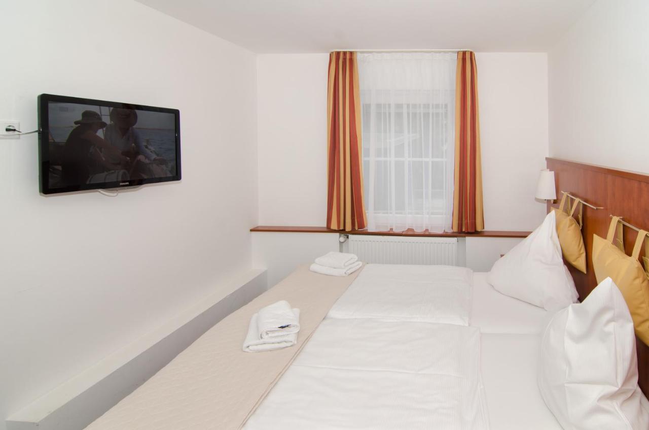Hotel -Restaurant Taormina Birkenfeld  エクステリア 写真